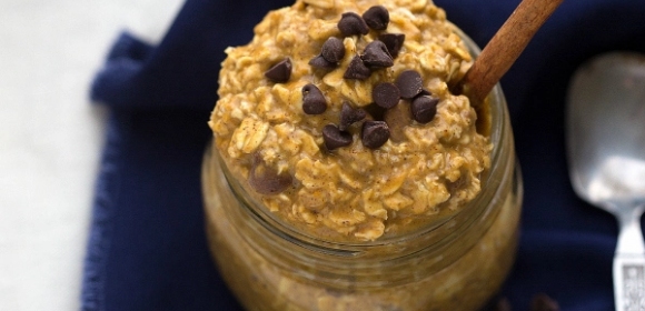 pumpkin chocolate chip cookie overnight oats